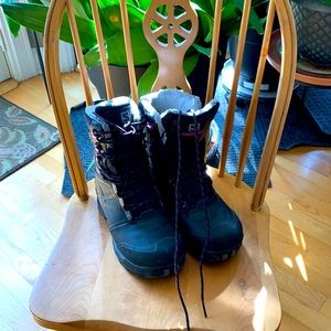 Salomon black with purple trim Climashield Aerotherm Contragrip winter boots 8.5